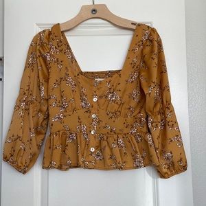 Cute floral blouse!